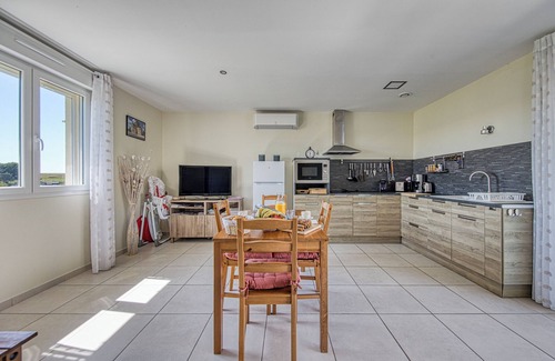 Montagne Cottage | Small House in the Heart of the Vineyards – Comfortable Getaway with Air Conditioning