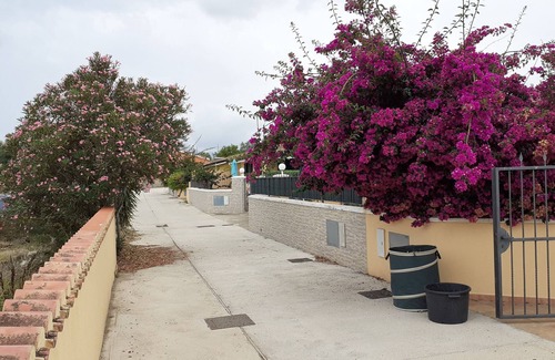 Torre di Bari House | Small house with enclosed garden 400m walk from the beach