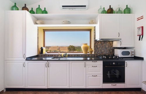 Espirito Santo Apartment | 'Small' Room with Mountain View, Wi-Fi and Air Conditioning