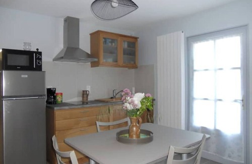 Caylus Cottage | Small single-storey apartment with PRM access, 2*.