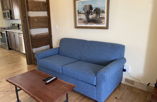 Elizabeth House | Small town atmosphere near local and large city attractions. Original Log wall.