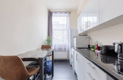Stroud Green Apartment | Smart 1BD Flat, 6 Mins from Finsbury Park