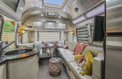 Wears Valley House | Smky Mtn Getaway:Airstream Glamping Adventure