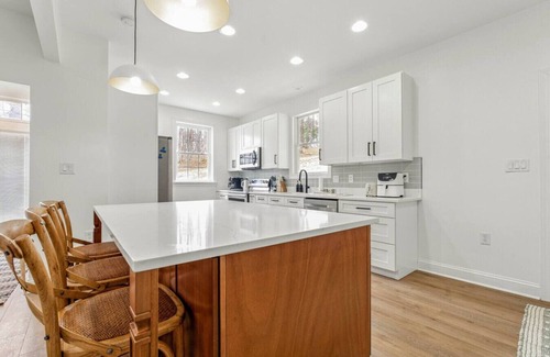 Huddleston Apartment | SML Luxe Cabin Retreat