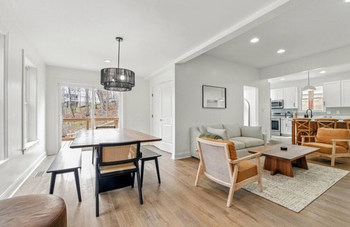 Huddleston Apartment | SML Luxe Cabin Retreat
