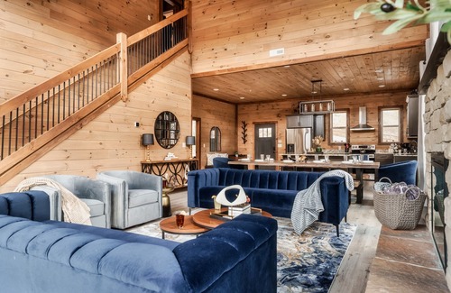 Gatlinburg - Pigeon Forge Cabin | Smoky Mtn -GameRoom,Theater,Firepit,HeatedPool&BBQ