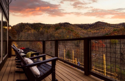 Gatlinburg - Pigeon Forge Cabin | Smoky Mtn -GameRoom,Theater,Firepit,HeatedPool&BBQ