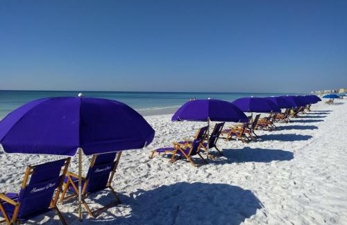Fort Walton Beach Apartment | SMP 101 - 3 BR Bchfront Poolside Condo - Sleeps 9!