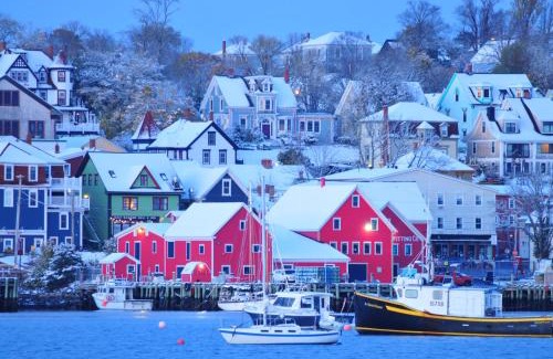 Lunenburg Waterfront Hotel | Smugglers Cove Inn