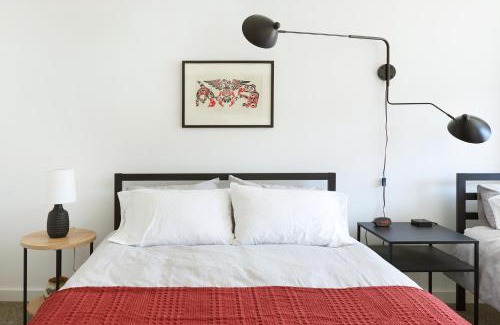 Downtown Anchorage Hotel | Snob Hollow Inn Downtown Anchorage