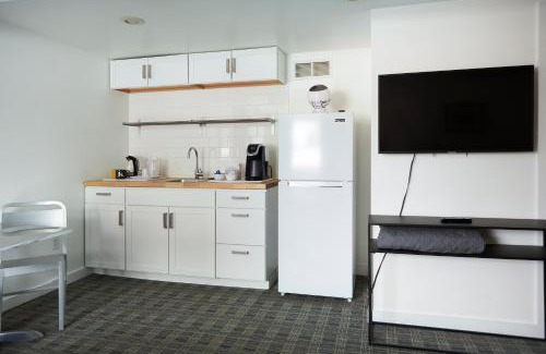 Downtown Anchorage Hotel | Snob Hollow Inn Downtown Anchorage