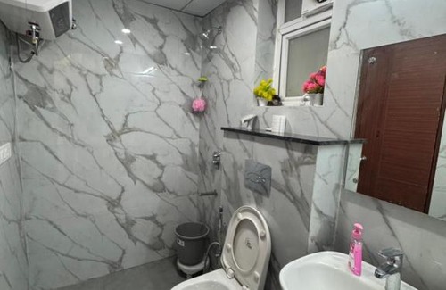 Bullawala Apartment | Snow Den