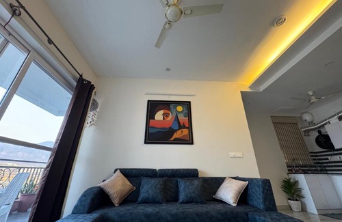 Bullawala Apartment | Snow Den