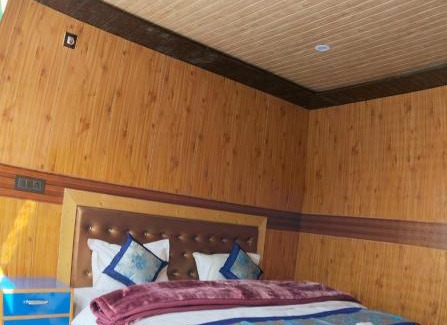 Leh Hotel | snow land wooden cottage