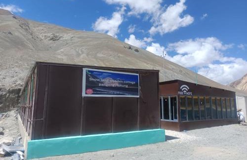 Leh Hotel | snow land wooden cottage