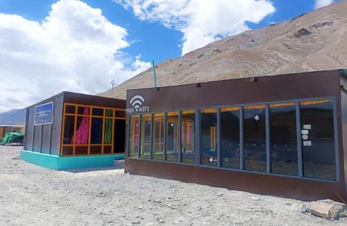 Leh Hotel | snow land wooden cottage
