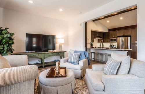 Mammoth Lakes House | Snowcreek Creekhouse #1321 - Newly Built 3Bed + Den, 3.5 Bath, 2 Car Garage Sleeps 8