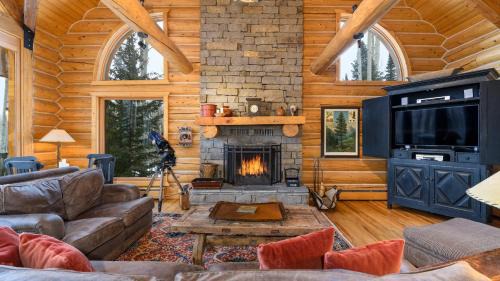 Mountain Village House | Snowdrift Cabin by AvantStay Breathtaking Home w Prime Ski Access