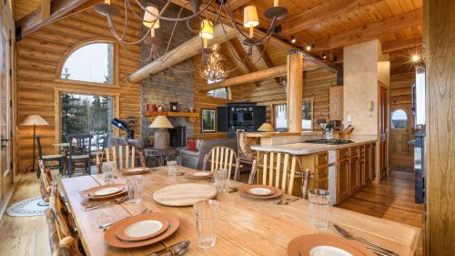 Mountain Village House | Snowdrift Cabin by AvantStay Breathtaking Home w Prime Ski Access