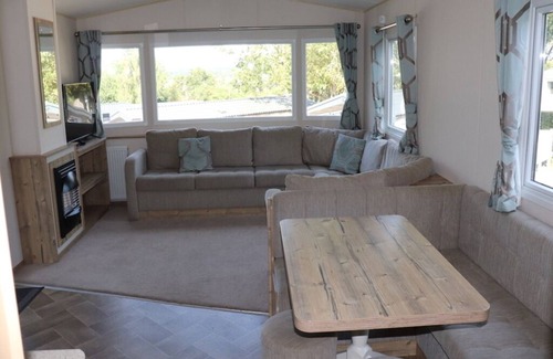 Hamworthy House | Snowdrop Lovely caravan, veranda and dogs stay free at Rockley Park Poole Dorset