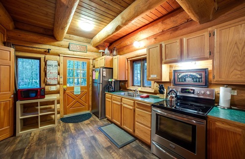 Glacier Cabin | Snowline Cabin #10 - Log Cabining At Its Best. Free WI-FI!