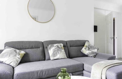 Falkirk House | Snug Modern Home in Falkirk