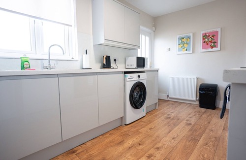 Falkirk House | Snug Modern Home in Falkirk