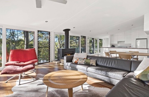 Wagstaffe House | Snuggled in the Treetops with bay views