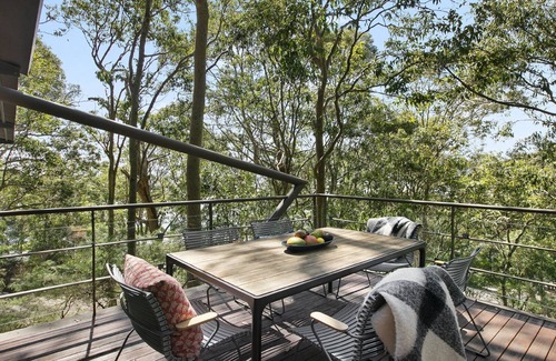 Wagstaffe House | Snuggled in the Treetops with bay views