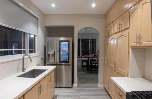 Discovery Bay Villa | Soak'D Pineapple Villa