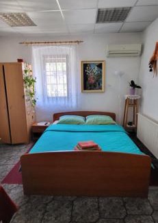 Straza House | Soba Kolovrat
