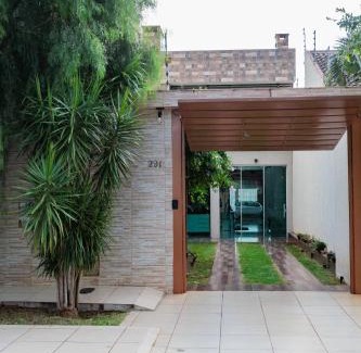 Maringa House | Sobrado Luxo com Hidromassagem, Terraço e Lareira