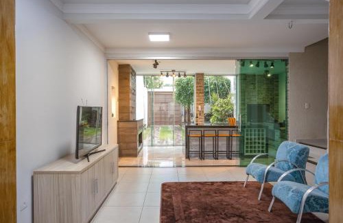 Maringa House | Sobrado Luxo com Hidromassagem, Terraço e Lareira