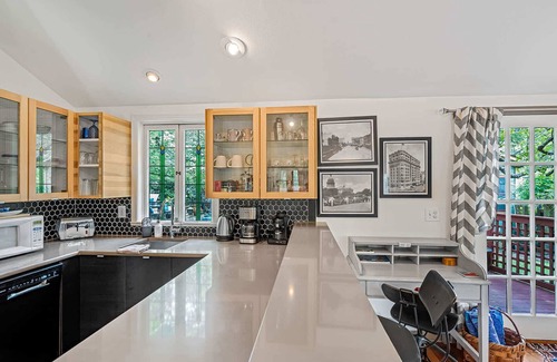 Travis Heights Apartment | SoCo District, Pool - Garden Cottage, Park Lane