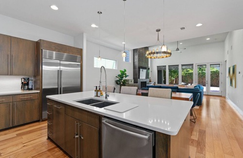 Greater South River City House | SoCo Modern Luxury Home, Pool, near S. Congress