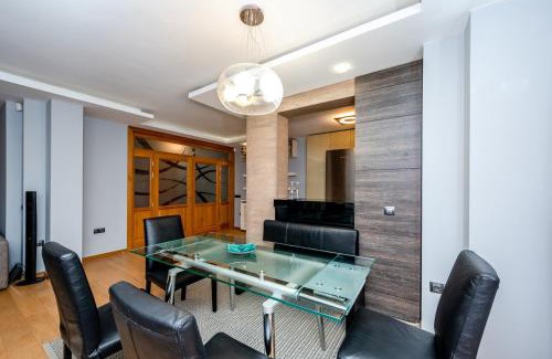 Studentski Grad Apartment | Sofia Luxury 3-Bed Penthouse Apartment Sleeps 6