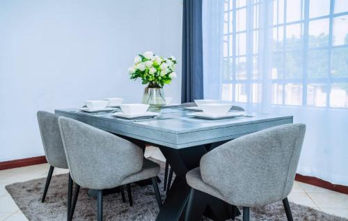 Kisumu House | Sofitel Executive 3 bedrooms all rooms ensuite own compound