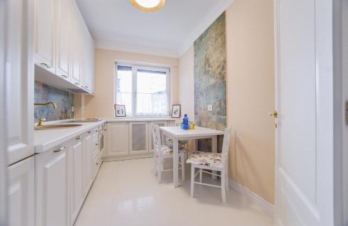 Oradea Apartment | Soho Luxe Hideaway