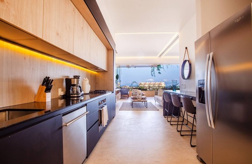 Alta Vista Condo | Soho PV 2 Workspaces, Pool, Gym & Rooftop Bar