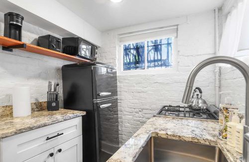 Capitol Hill House | Sojourn Charming Lower Level Studio - Capitol Hill