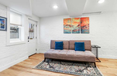 Capitol Hill House | Sojourn Charming Lower Level Studio - Capitol Hill