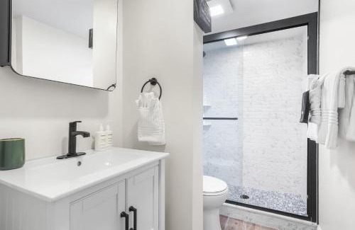 Capitol Hill House | Sojourn Charming Lower Level Studio - Capitol Hill