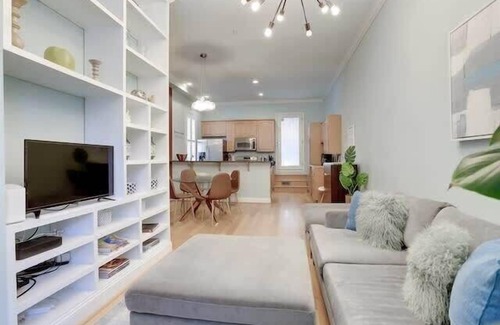 Mount Vernon Square House | Sojourn Mt Vernon Sq Outdoor Space 2BR/2BA