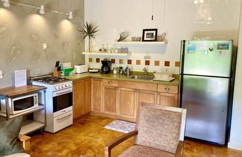 Estate Emmaus Apartment | Solar Power! Easy Access, Great Location, Garden Setting, Walk to Coral Bay