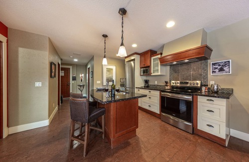 Canmore Resort | Solara Resort Canmore Pet-Friendly Corner Suite