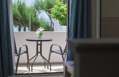 Koutsouras Apartment | SOLE e MARE #A3nBeachfront Apartment – Just 10 Meters from the Sea!