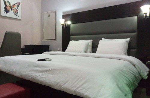 Surulere Hotel | Somerset Suites