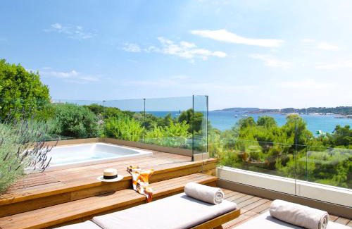 Vouliagmeni Hotel | Somewhere Vouliagmeni