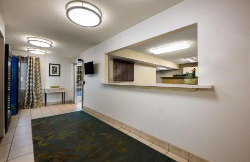 Huntsville Hotel | Sonesta Simply Suites Huntsville Research Park