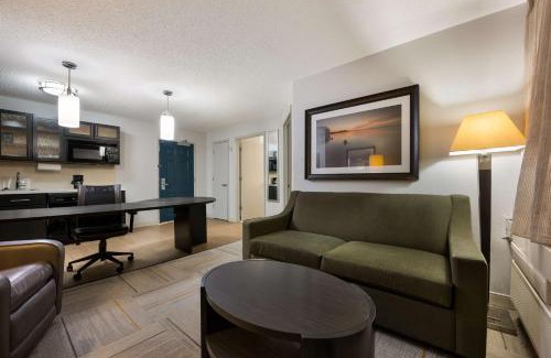 Huntsville Hotel | Sonesta Simply Suites Huntsville Research Park